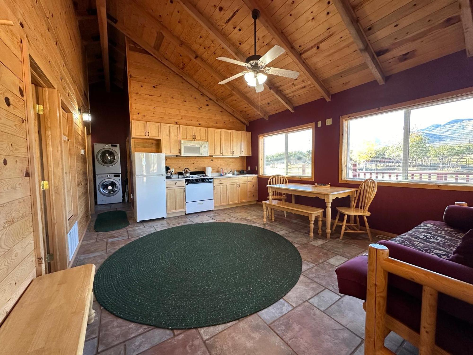 Mount Peale Country Inn La Sal 外观 照片